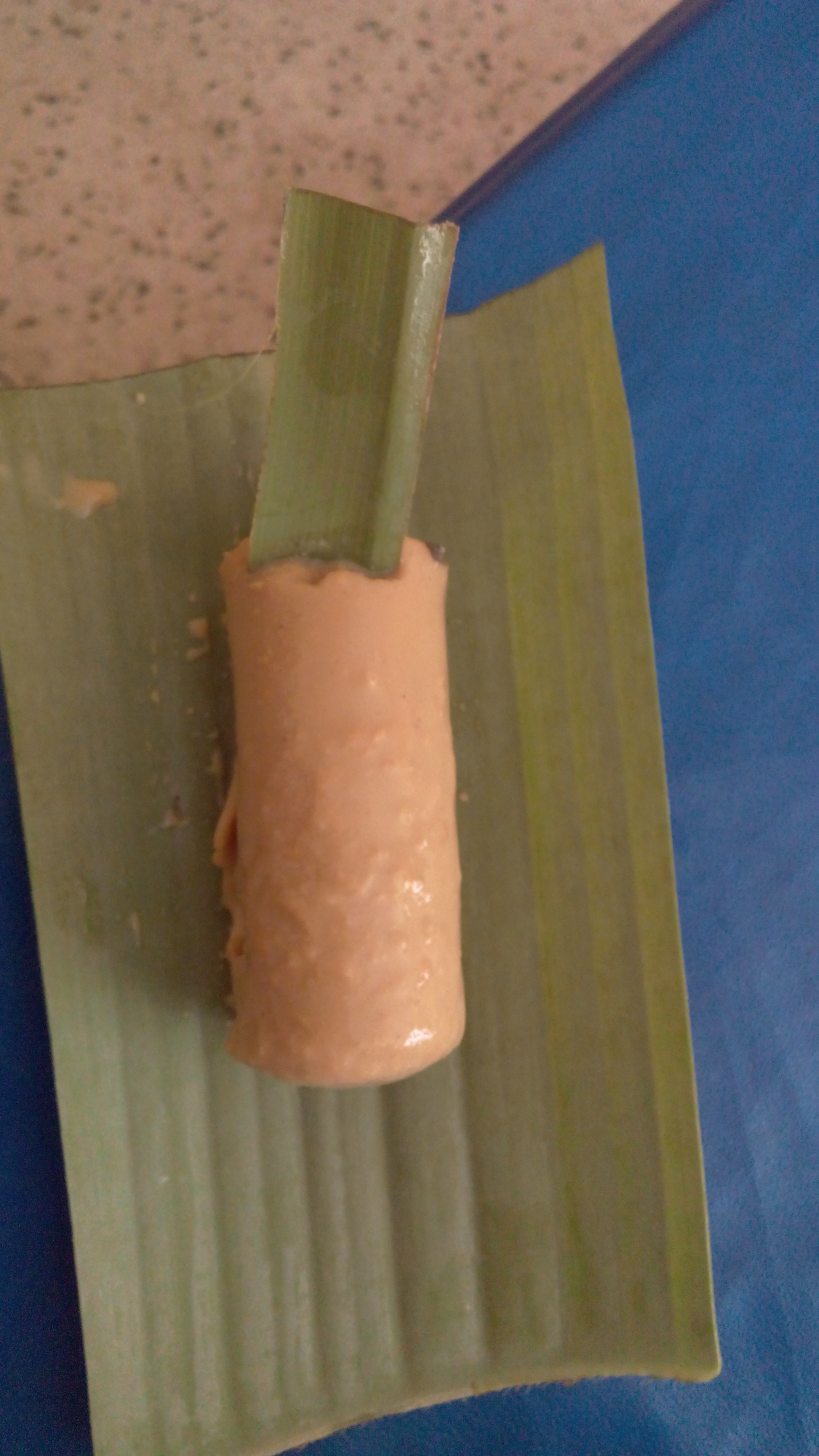 সালু কাপড়ে মোড়ানো কুষ্টিয়ার ঐতিহ্যবাহী কুলফি মালাই